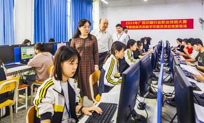 自治區廣電局與自治區人力資源社會保障廳領導到廣西新聞出版技工學校調研