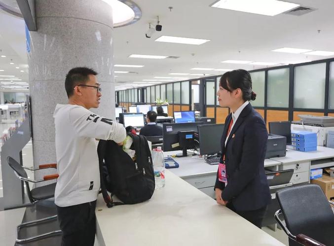 自治區人力資源社會保障廳廳長李寧波到自治區人社政務服務窗口調研